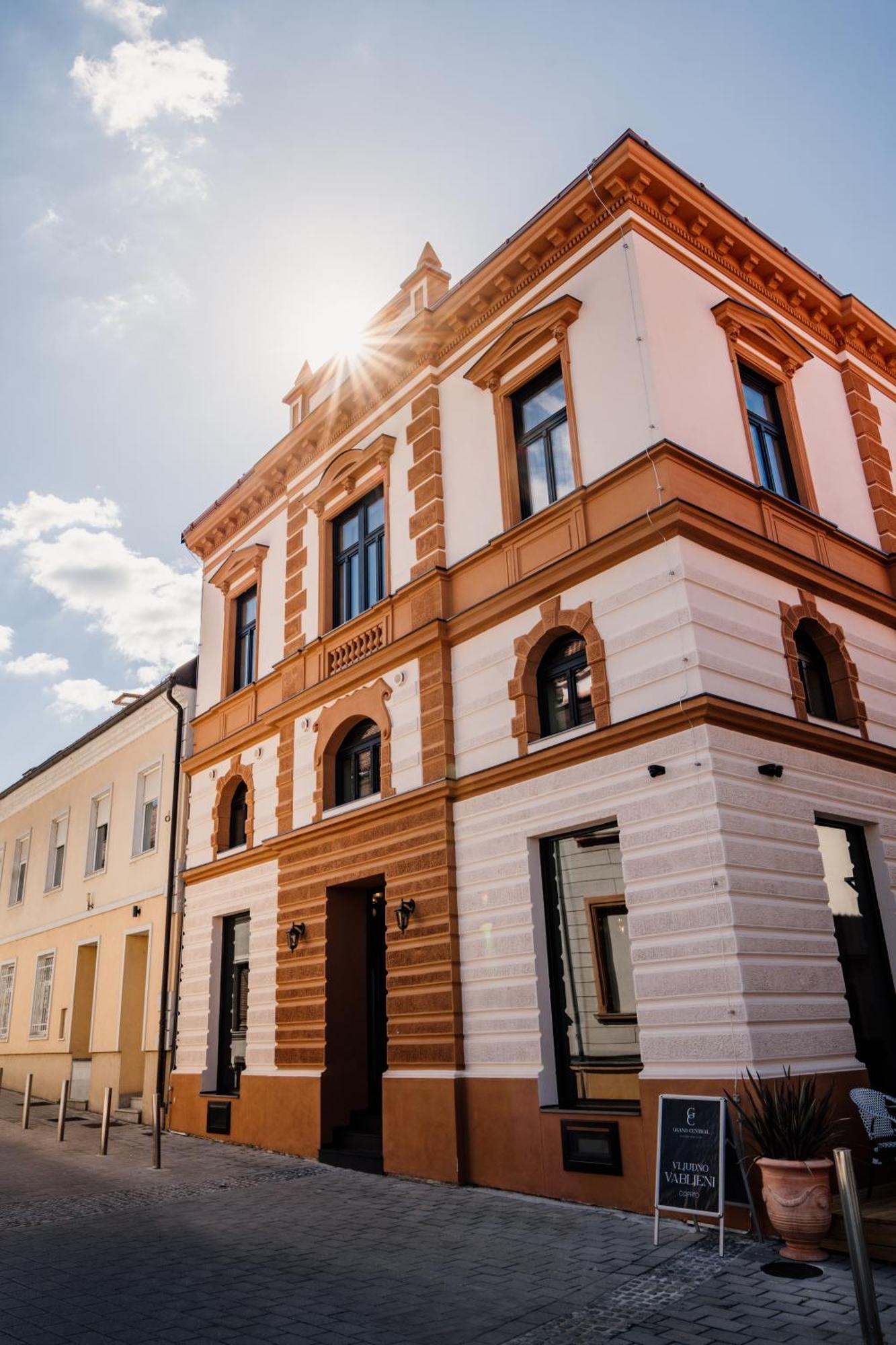 Grand Central Ljutomer Buitenkant foto